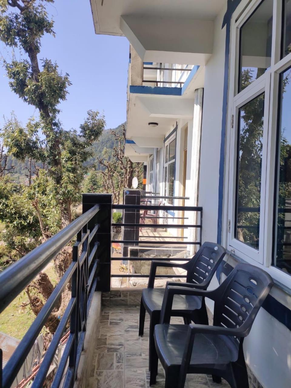 Oasis Guest House Bhagsu D'Shala Dharamshala Exterior photo